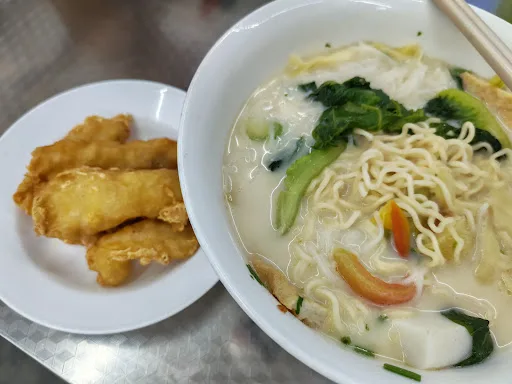 1212 魚頭米粉 (1212 Fish Head Bee Hoon) — signature dish