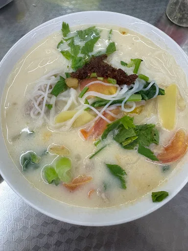 1212 魚頭米粉 (1212 Fish Head Bee Hoon) — signature dish