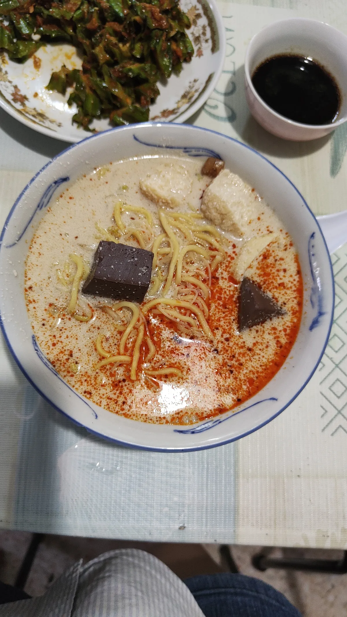 Curry mee with tofu puffs and blood cubes