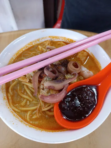 Kedai Kopi 1921 Curry Mee — signature dish