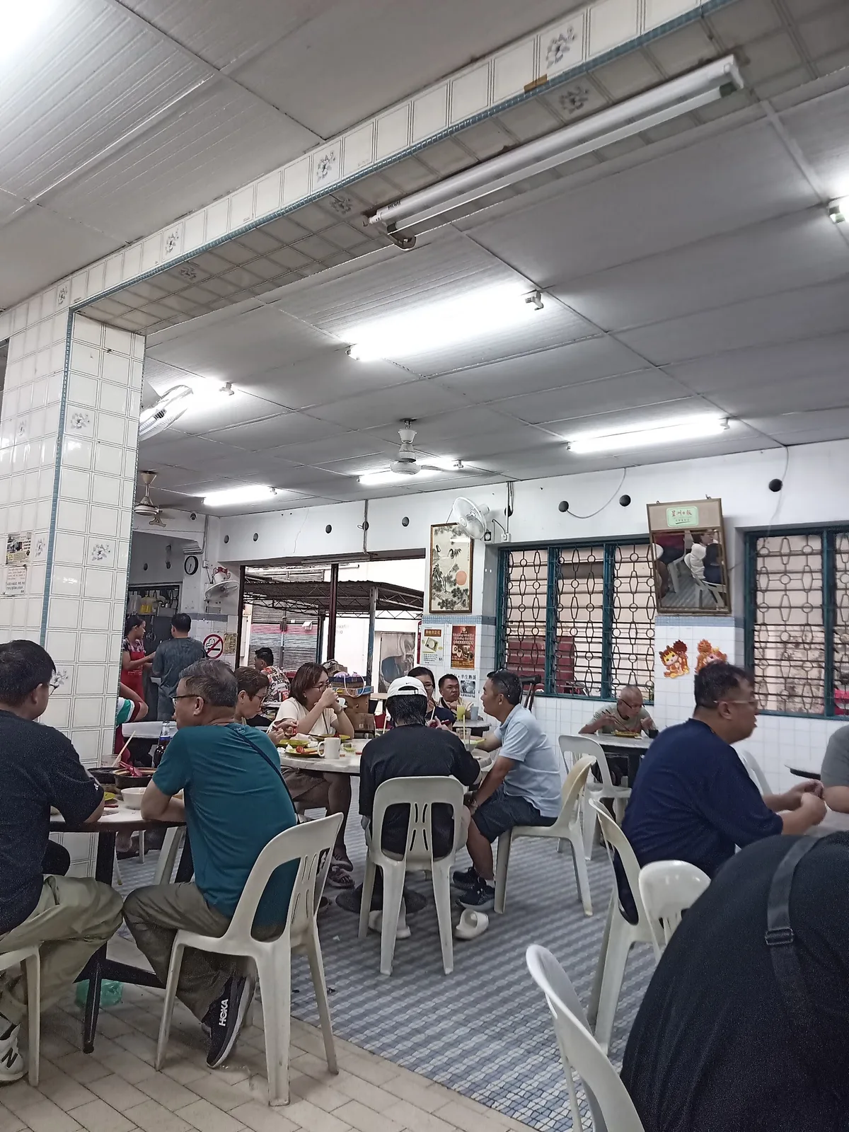 4th Generation Famous Loh Bak — interior