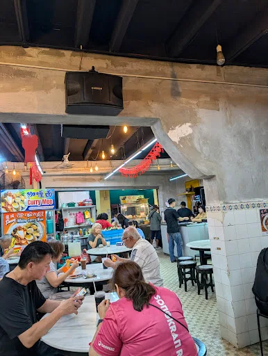 77 Food Yard (Kedai Kopi Kwai Lock) — interior