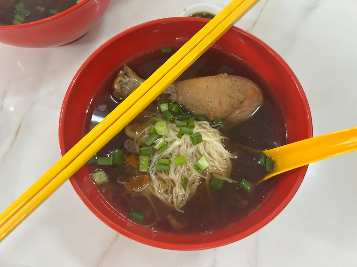 Duck drumstick noodle soup
