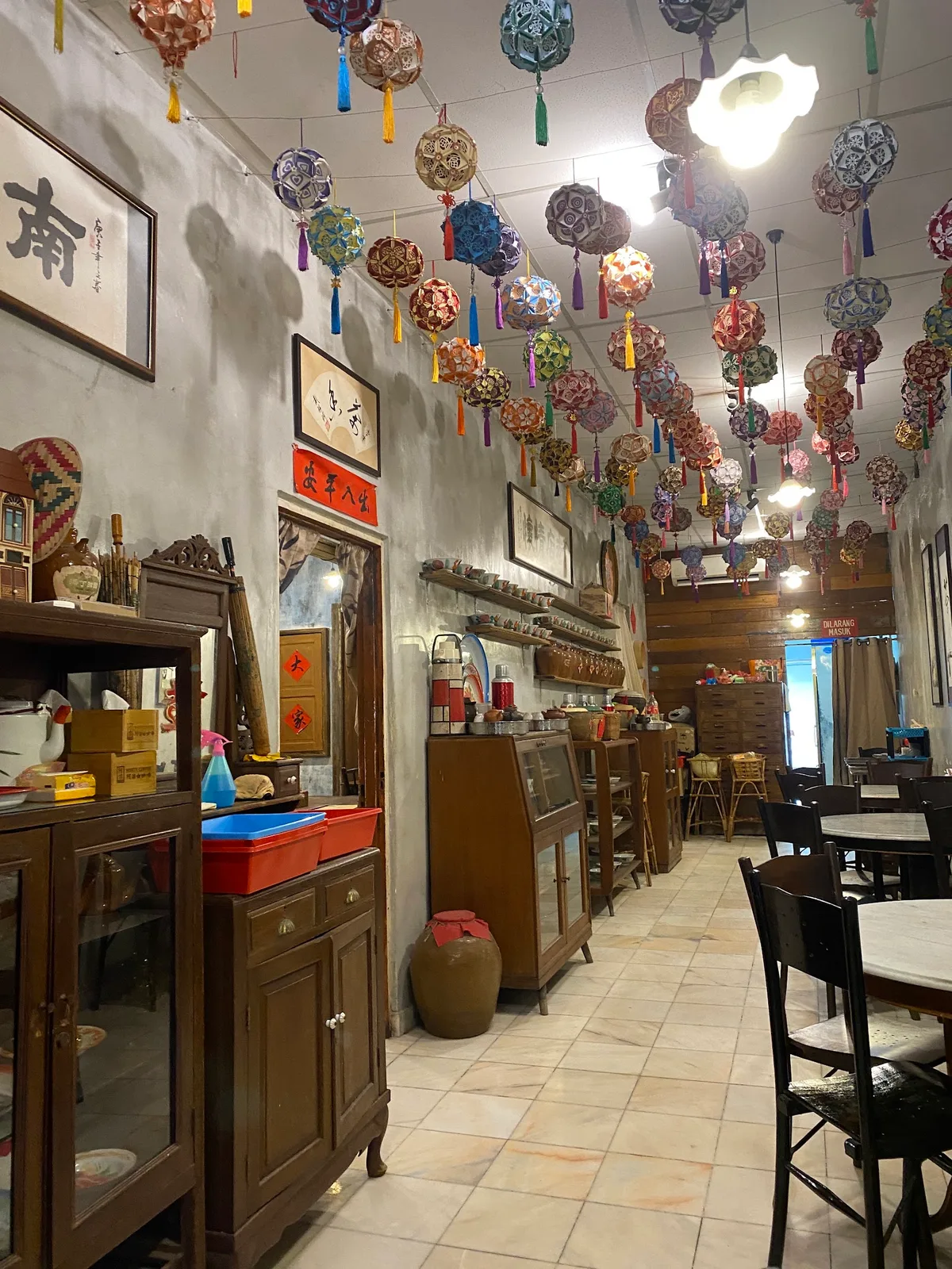 A Jie Cafe — interior