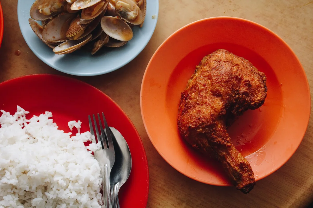 Rice with fried chicken and lala
