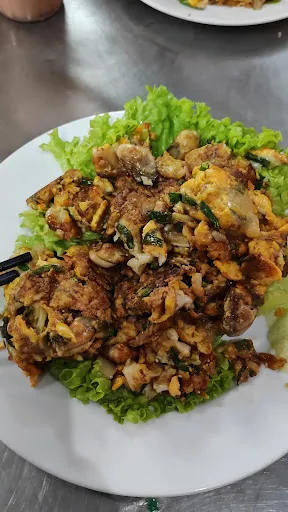 Ah Keat Char Koey Kak Food Truck — dish