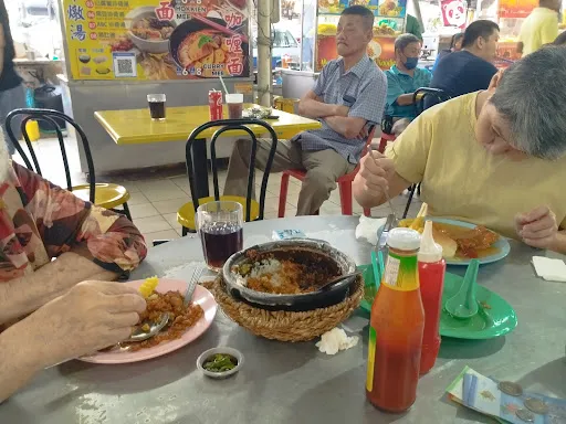 Ah Keat Char Koey Kak Food Truck — exterior