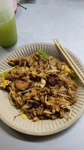 Ah Keat Char Koey Kak Food Truck — dish