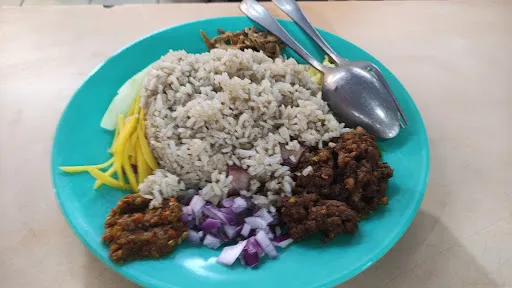 Ah Keat Char Koey Kak Food Truck — dish
