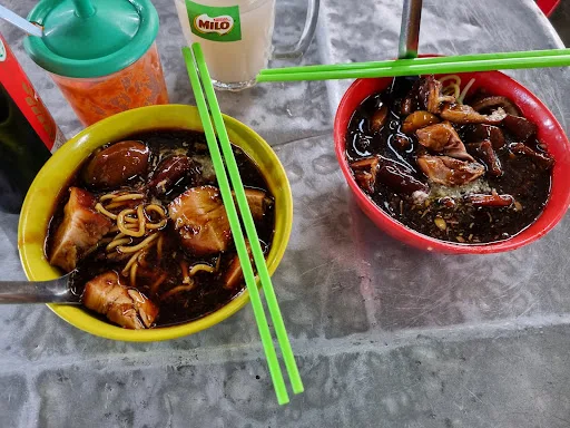 Ah Khoon Loh Mee — signature dish
