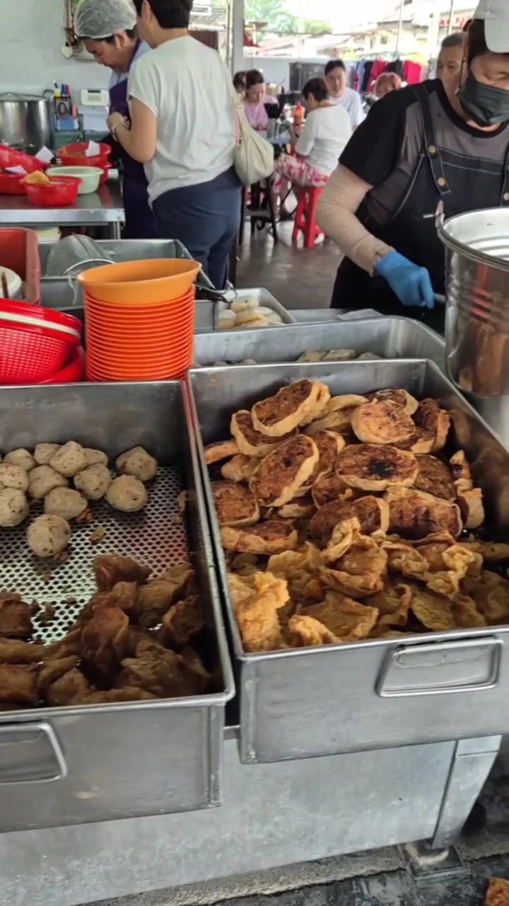 Ah Ping's Fishball Noodles — interior