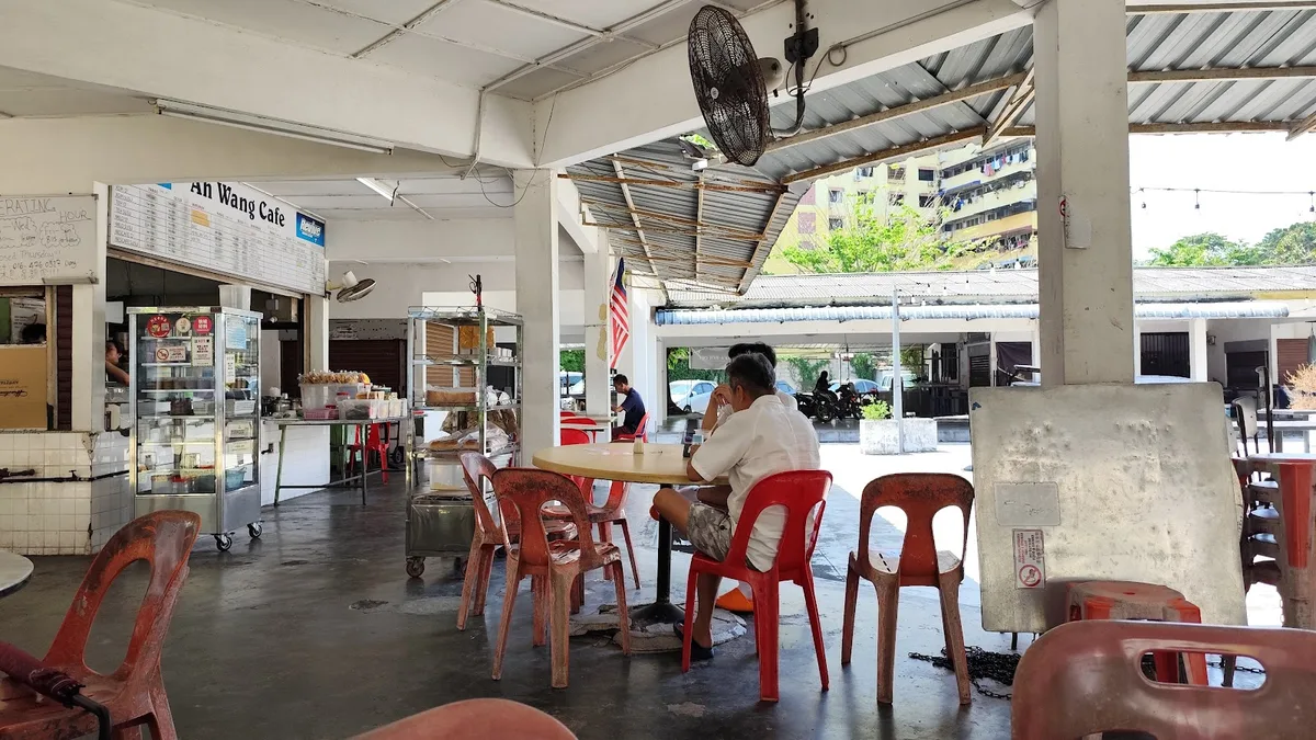 Ah Wang Cafe — interior