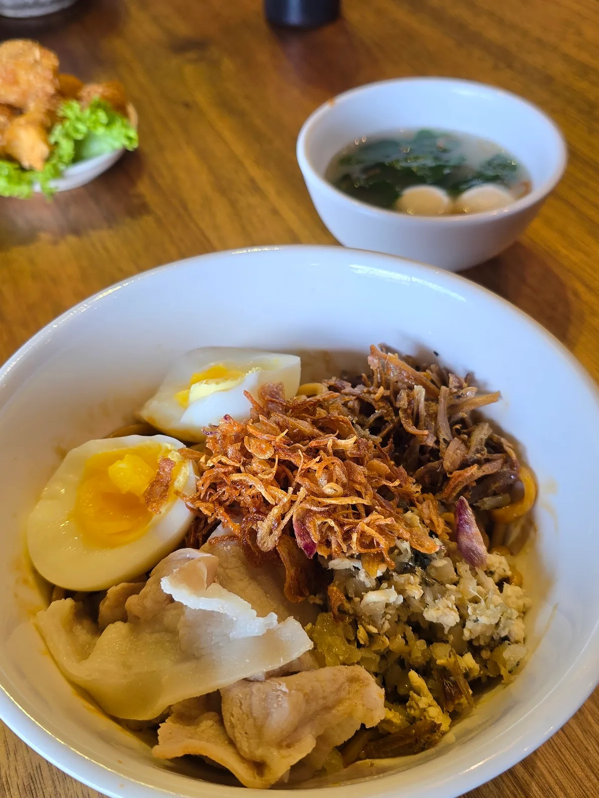 Hand-torn dry pan mee