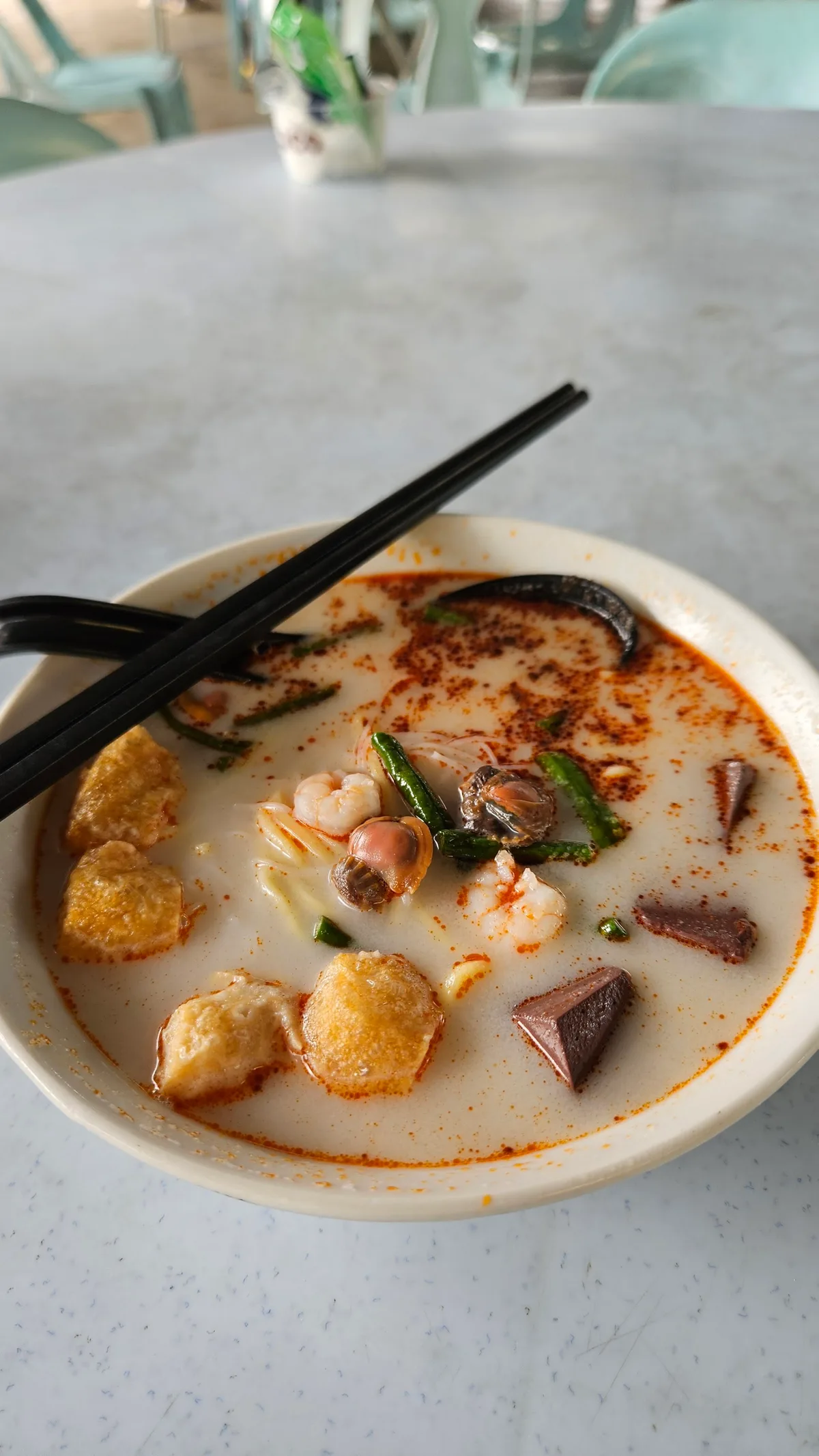 Curry mee with cockles and tofu puffs