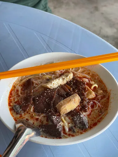 Air Itam Sisters Curry Mee — signature dish