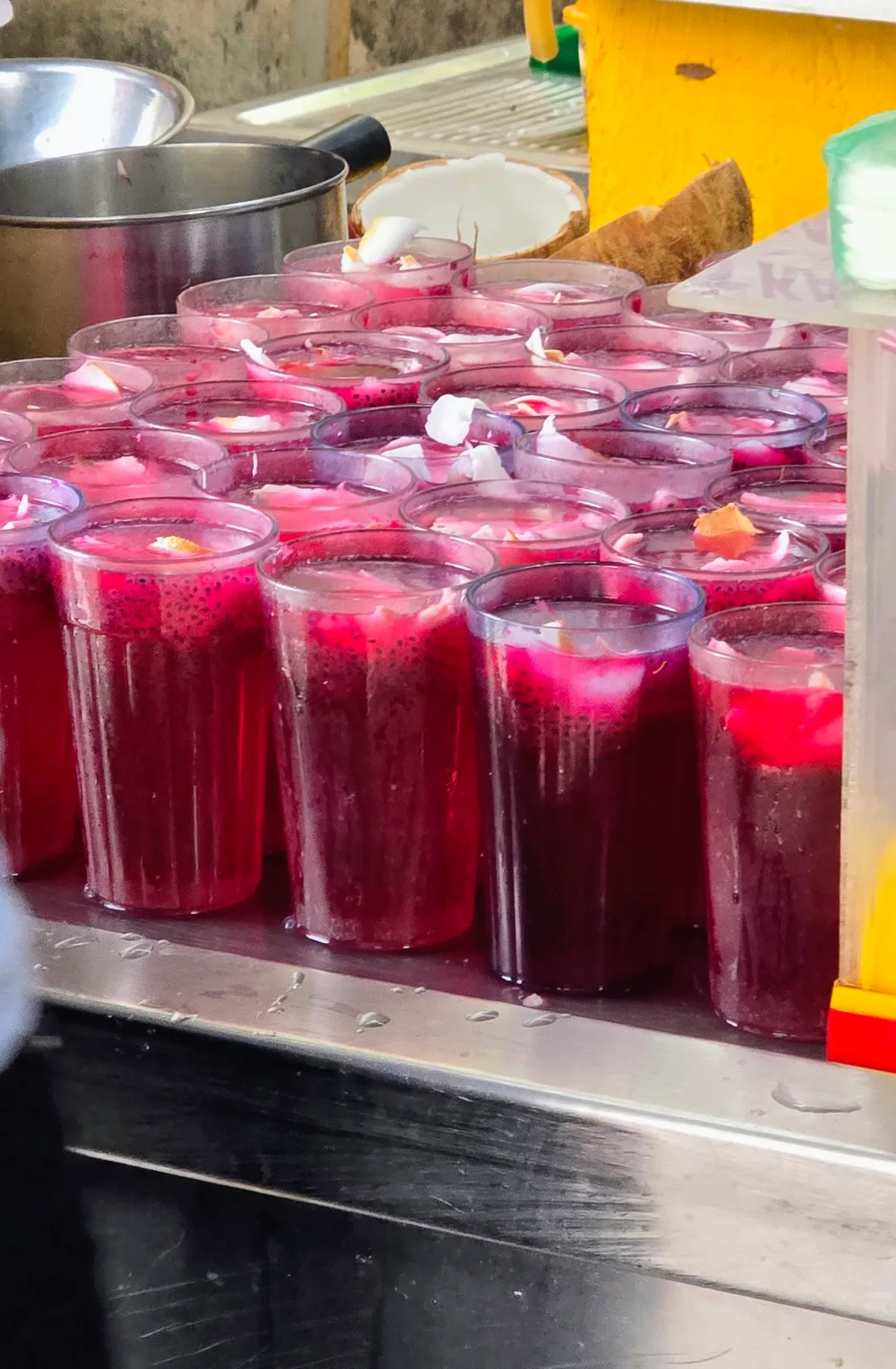 Ais tingkap cups lined up