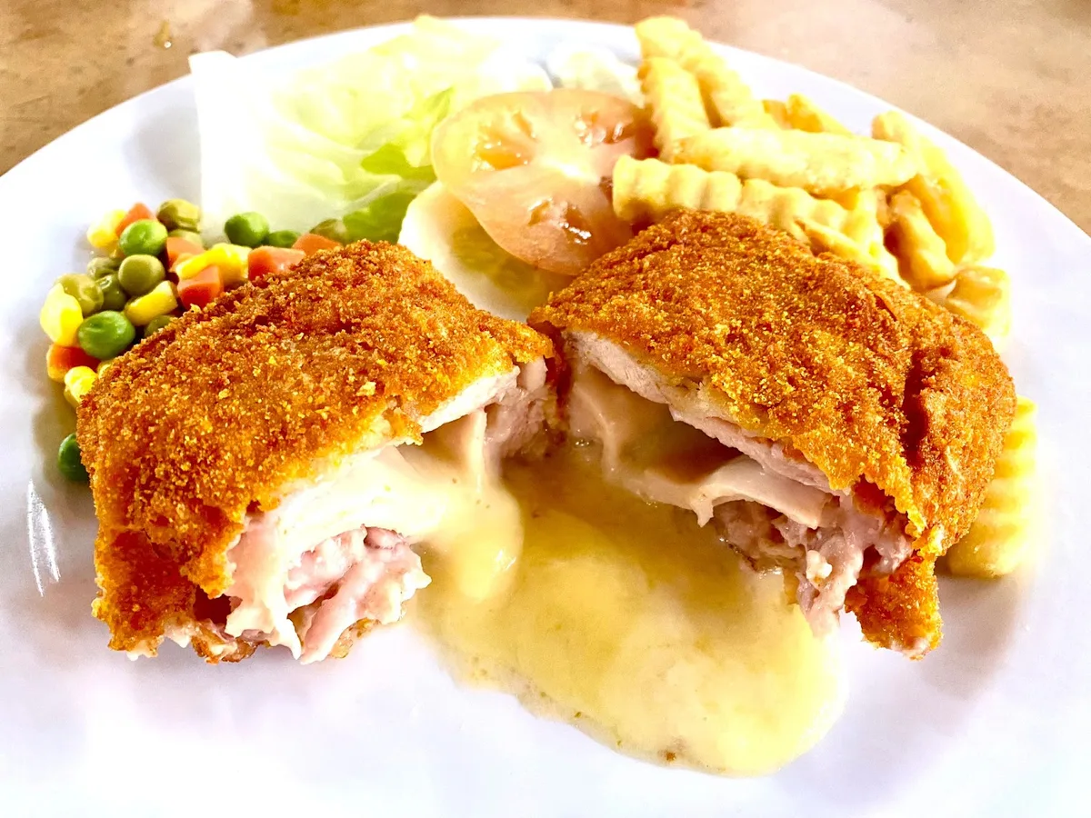 Chicken cordon bleu cut open