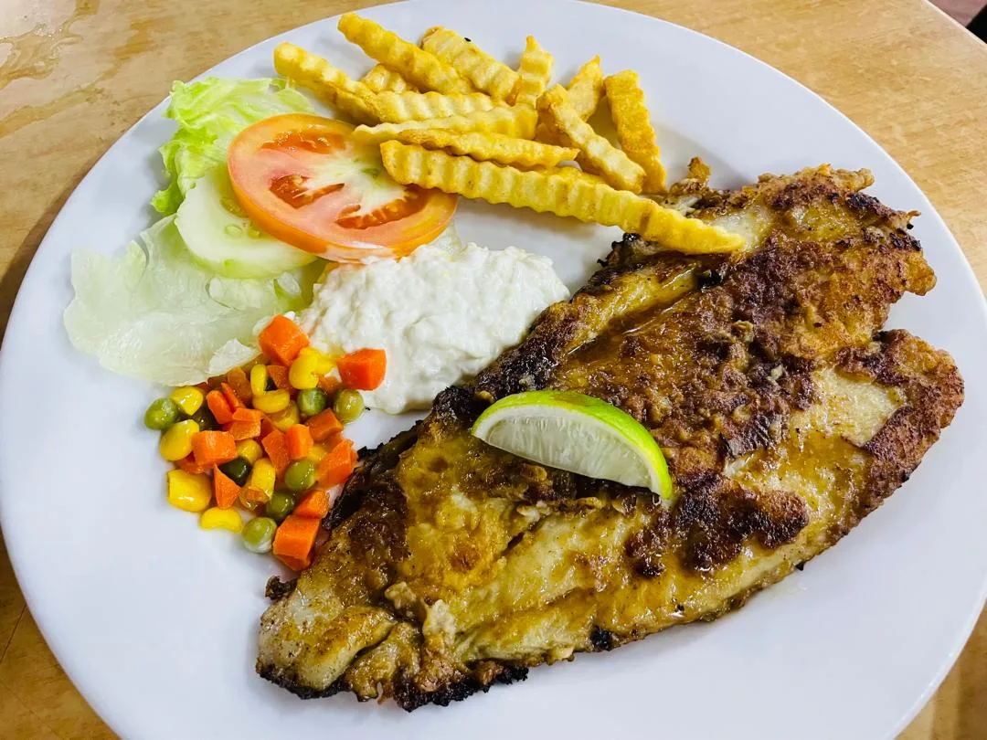 Grilled fish with fries