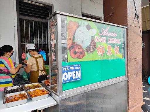 Annie Lee Nasi Lemak — exterior