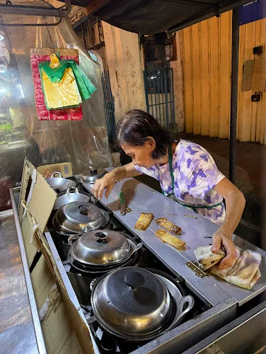 APOM street food — exterior