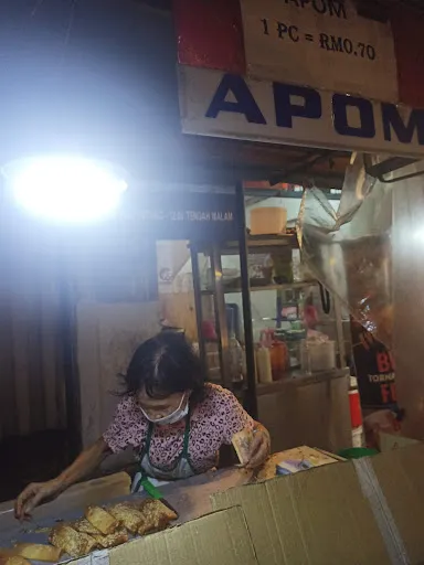 APOM street food — exterior
