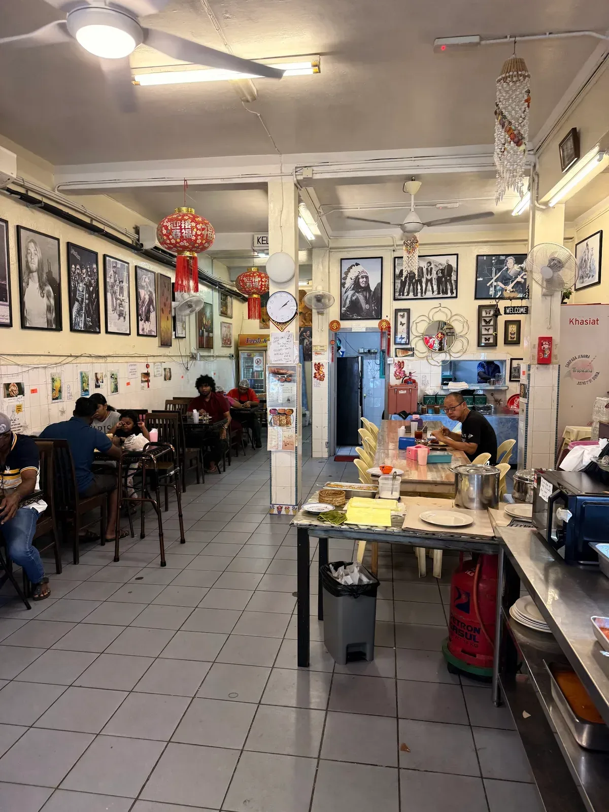 Arati Vilas Banana Leaf Restaurant — interior