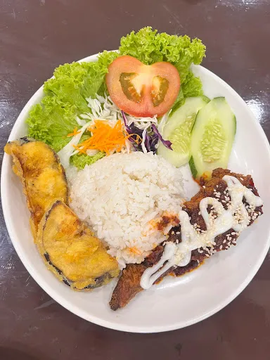 Ayam Jingkrak Mbax Ardilla — dish