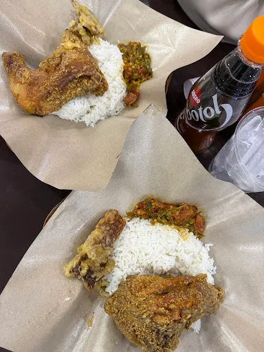 Ayam Jingkrak Mbax Ardilla — dish