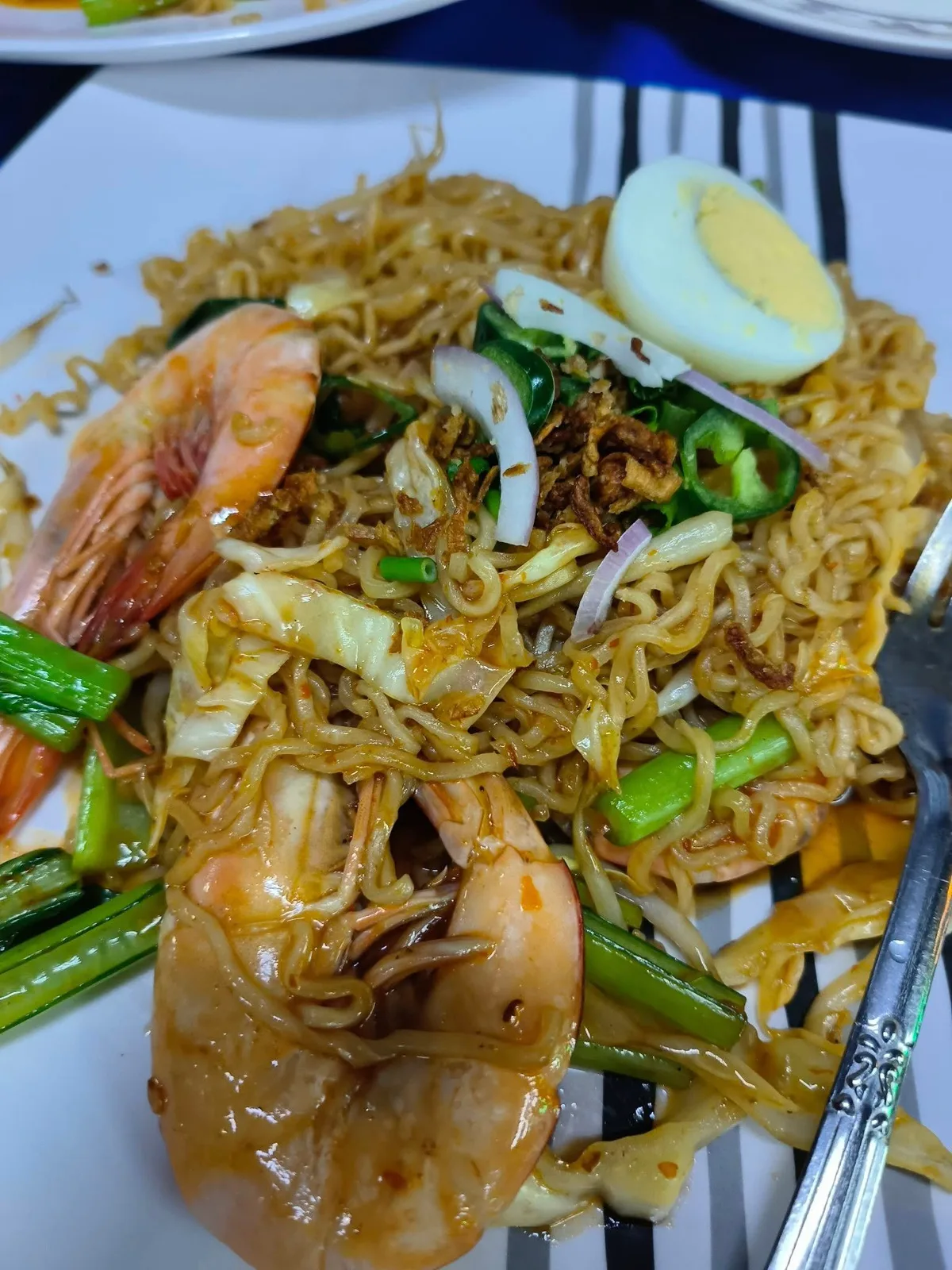 Fried mee udang with prawn and egg