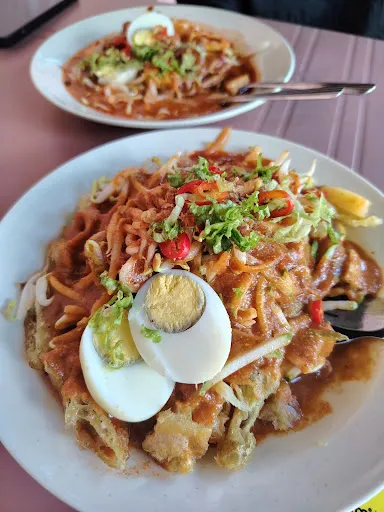 Azim Mee Goreng — dish