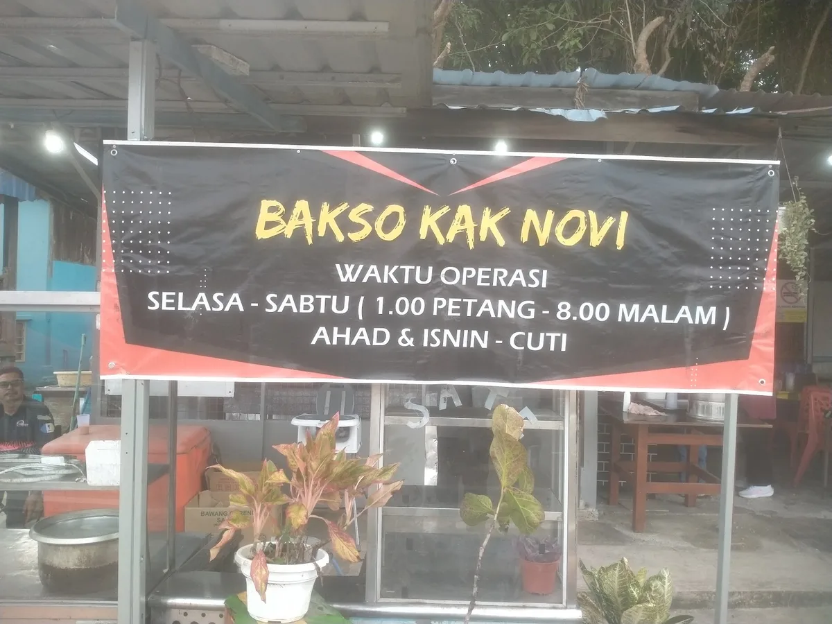 The red Bakso Kak Novi banner at the stall front