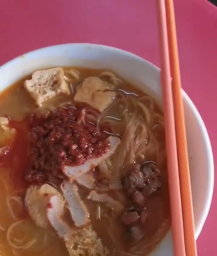 Batu Lanchang santanless curry mee with chili paste