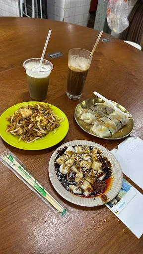 Batu Lanchang Food Stalls Complex Popiah — signature dish