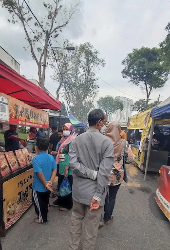 Pasar Malam Bayan Baru — exterior