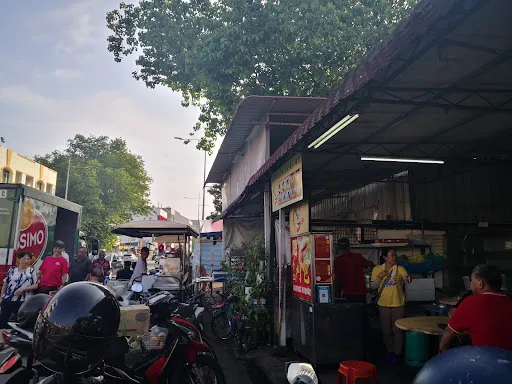 Bee Chan Cafe — exterior