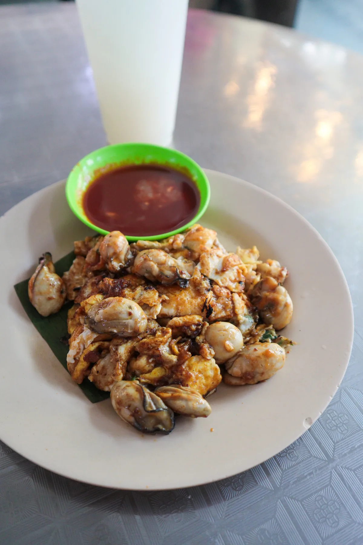 Fried oyster omelette with chili dip
