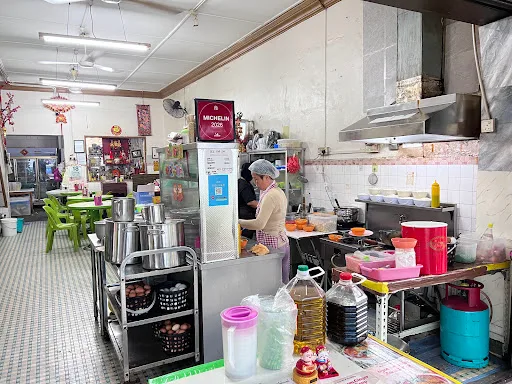 Bee Hwa Cafe — interior