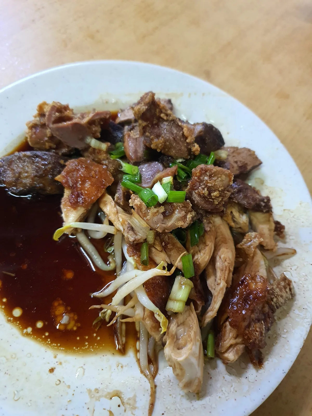 Chicken on beansprouts with soy sauce