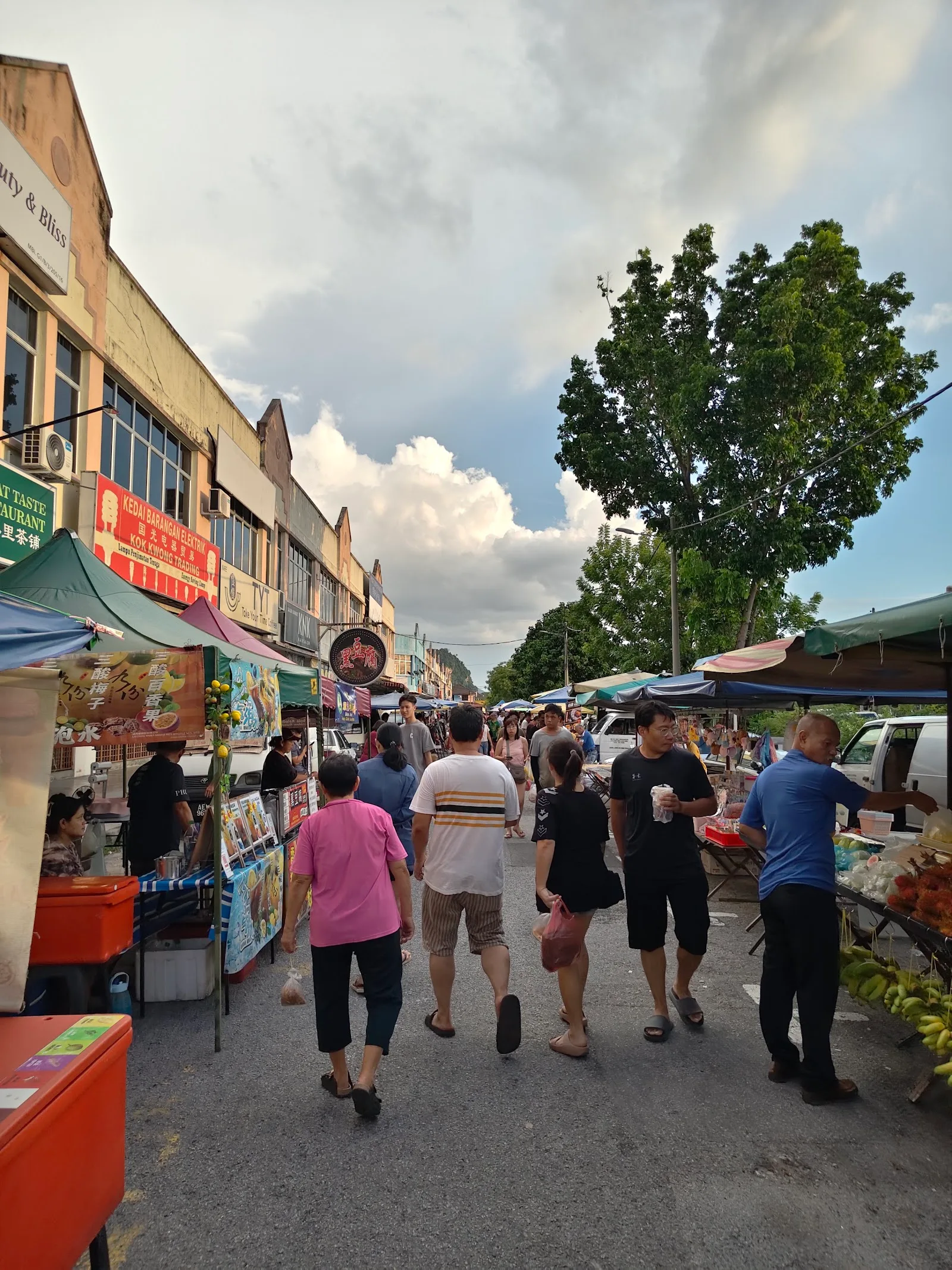 Bercham Night Market — exterior