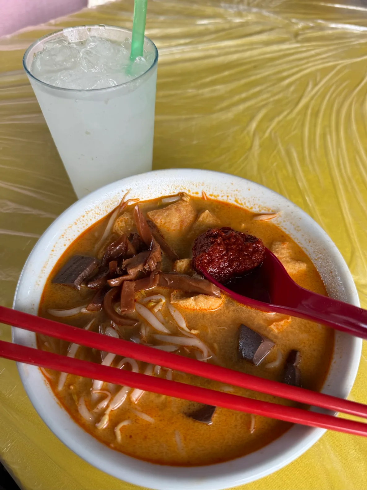 Curry mee with iced drink