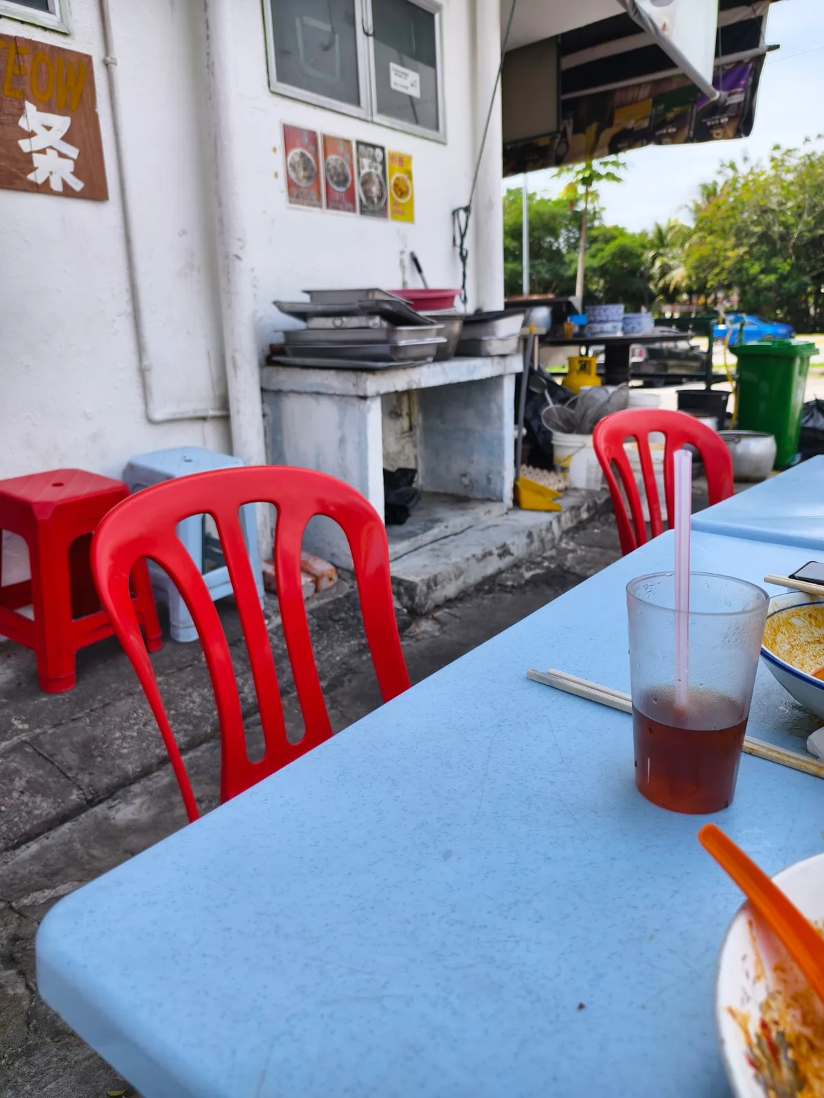 Blue Sky Restaurant (蓝天咖喱粉茶餐厅) — interior