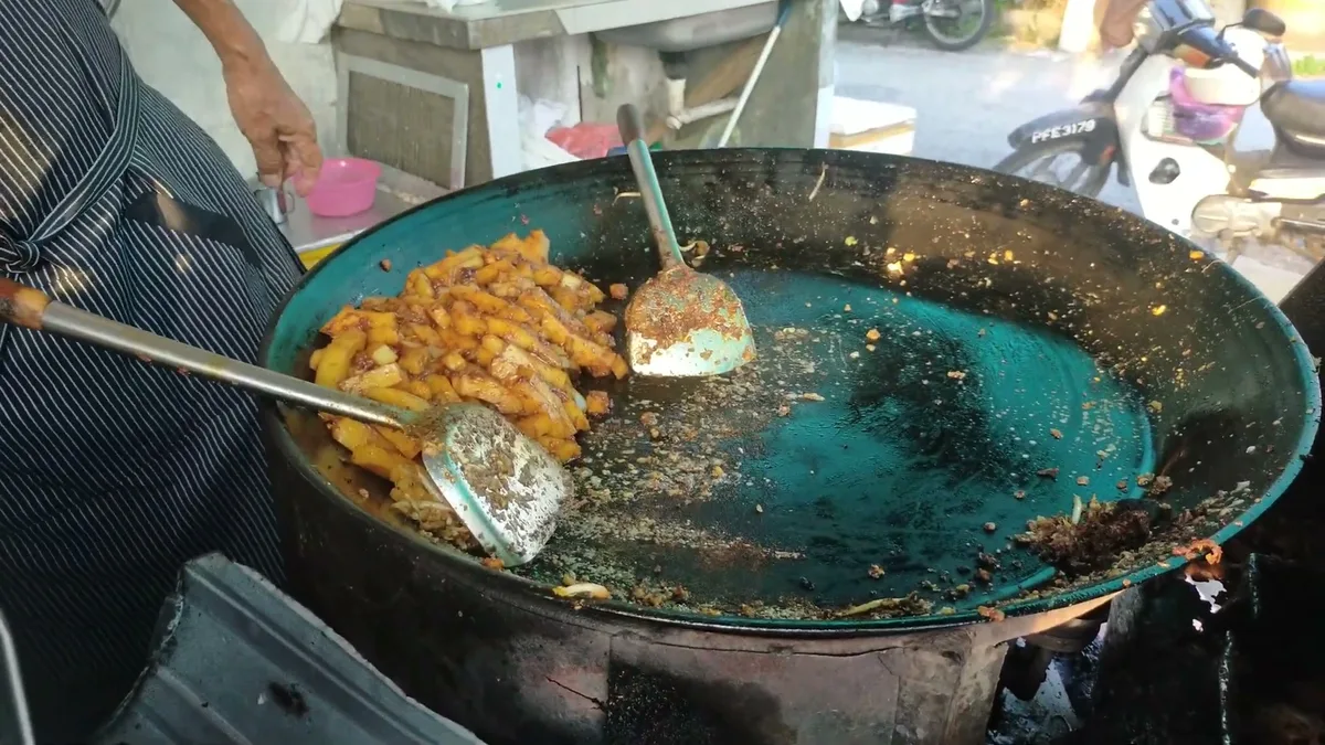 Boon Hwa char koay kak wok close-up