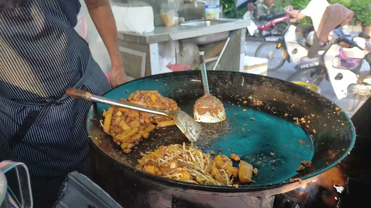 Boon Hwa char koay kak frying in the wok with beansprouts