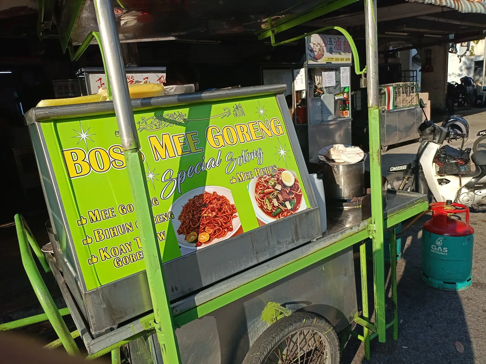 Boss Mee Goreng — exterior