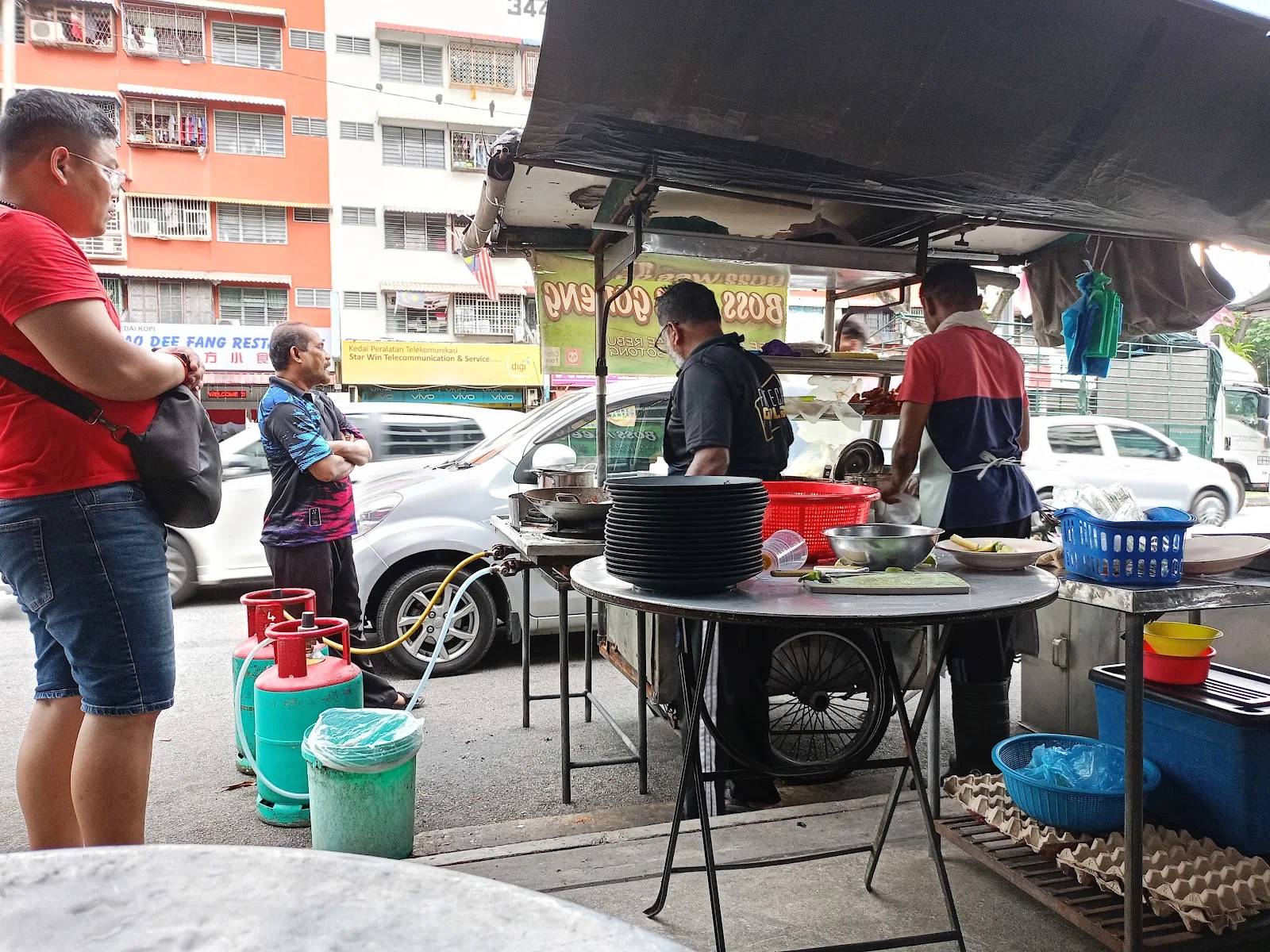 Boss Mee Goreng — exterior