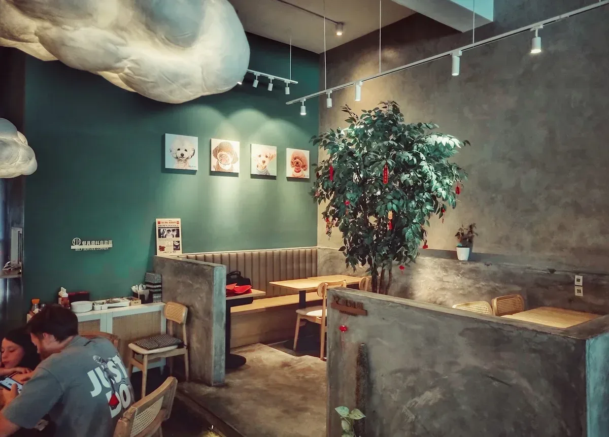 Brown Poodle Cafe — interior