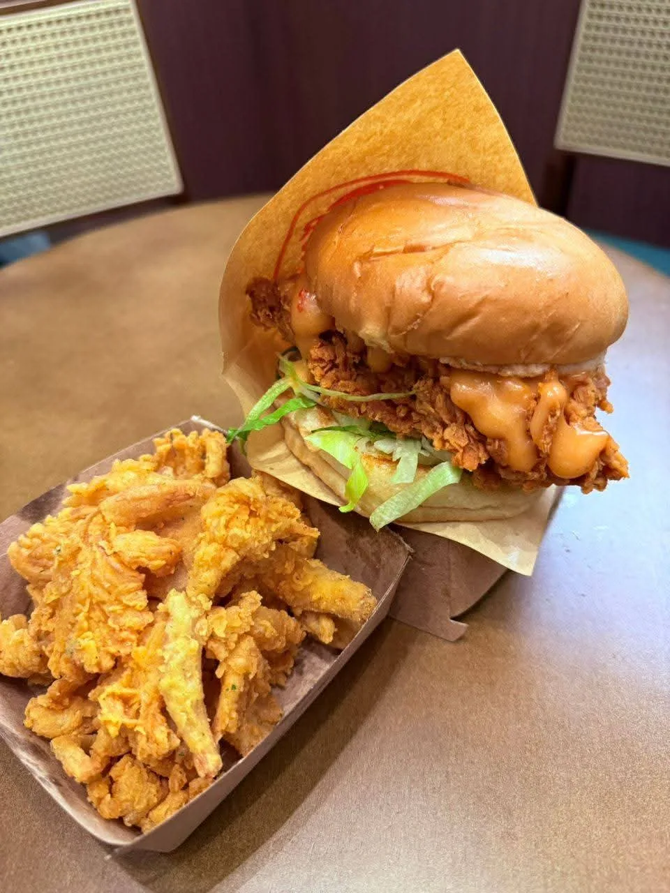 Malas burger with fried mushrooms