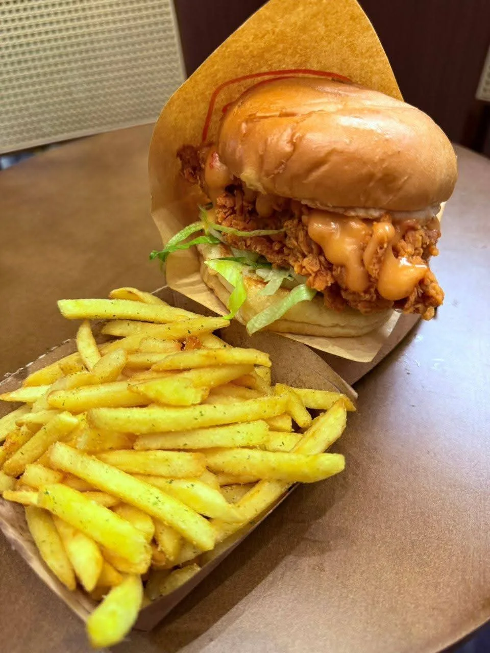 Malas burger with seasoned fries