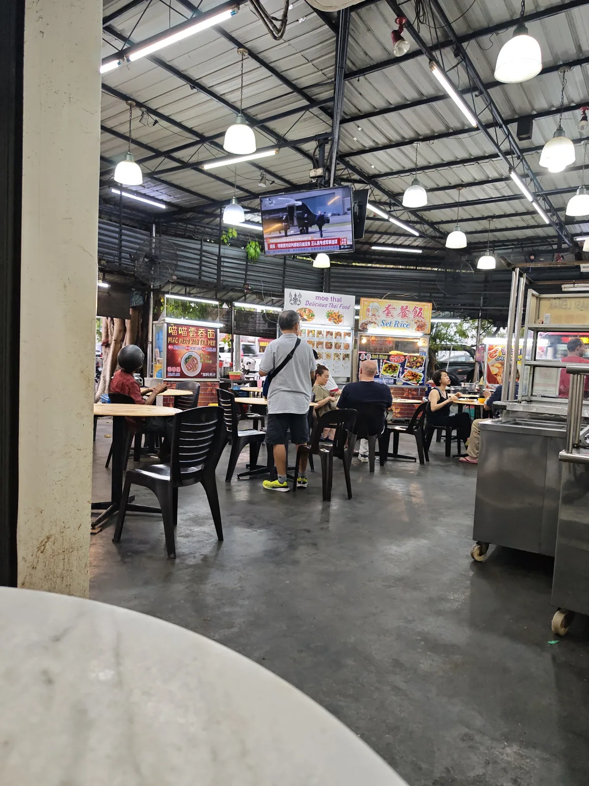 Burma Food Paradise — interior