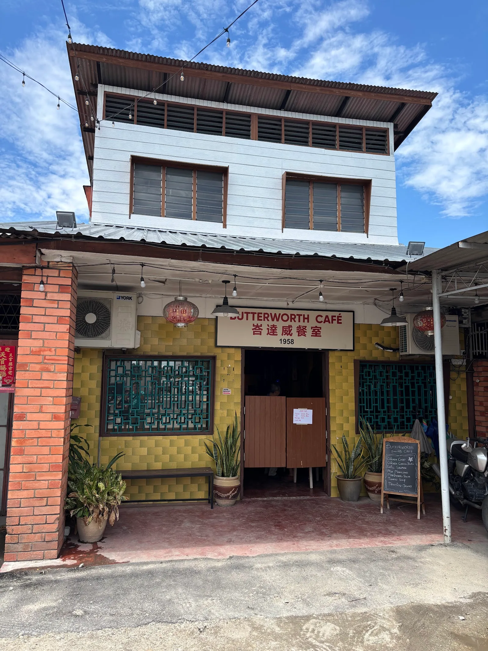 Butterworth Cafe-1958 — exterior